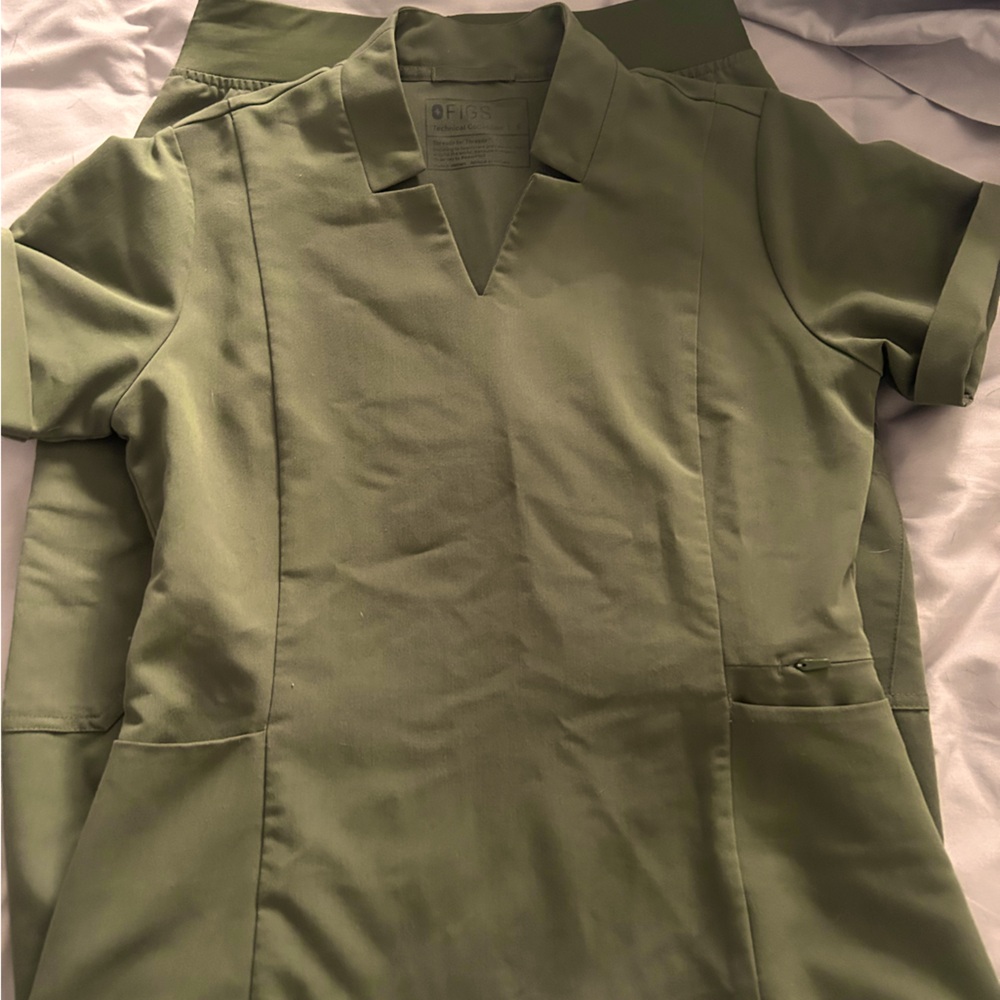 Figs-size small- scrub set-olive green